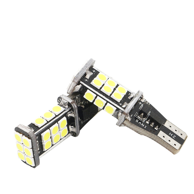 O farol 12V do diodo emissor de luz de T15 3030 24SMD Canbus destaca a inversão da luz do canto do carro